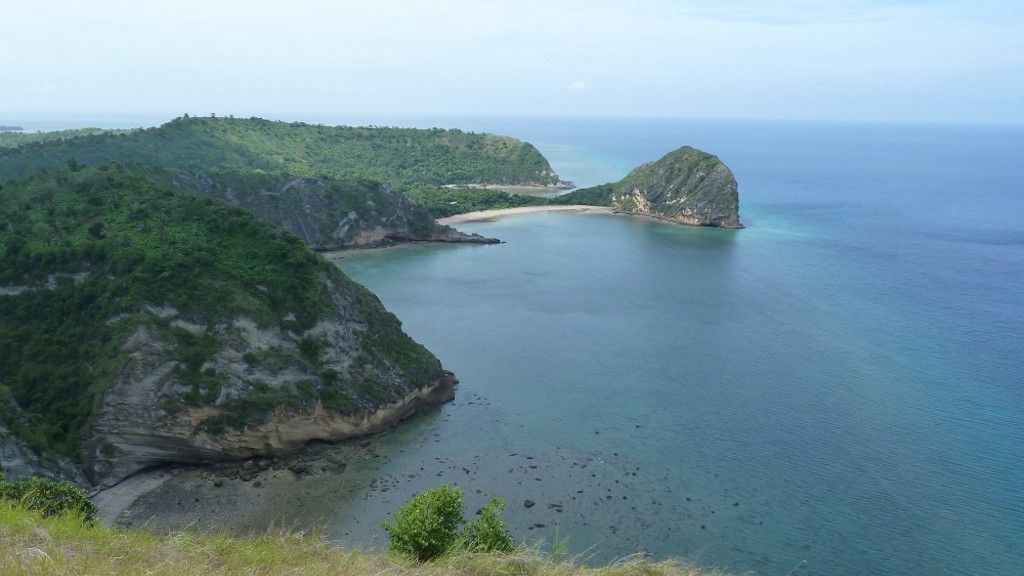 Vue de la plage de Moya et de la presqu'île