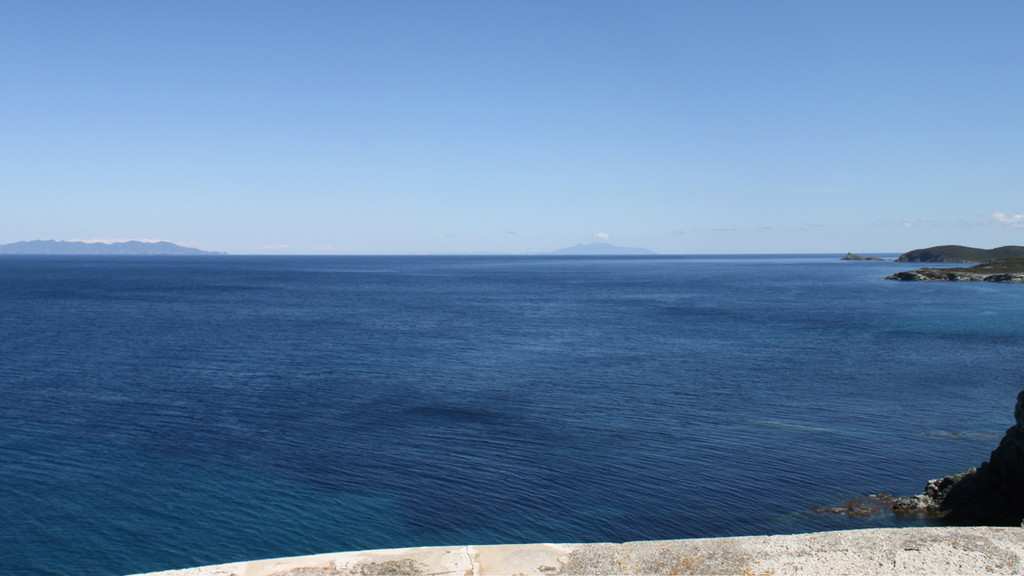 Pointe du Cap Corse, îles toscanes de Capraia et Elbe depuis la tour d’Agnellu.