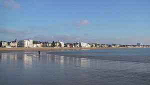 La rive droite, des falaises, des collines et des marais