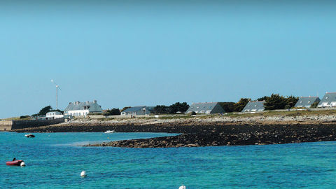 Au centre du lagon, l’île Saint-Nicolas, porte d’entrée de l’archipel