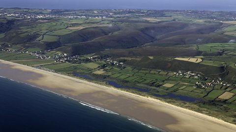 Au nord du cap de Flamanville, l’anse de Vauville