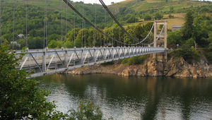 Motifs des bords du lac : nautisme, plages, barrage, camping et ponts