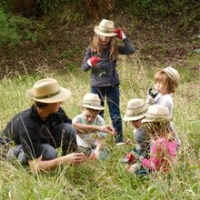 Activité familles « Les mains dans la terre », au Domaine du Rayol