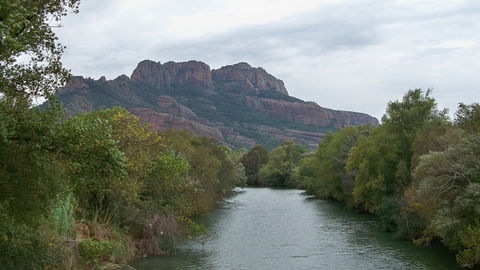 Le rocher de Roquebrune, silhouette remarquable à l’entrée de la basse vallée de l’Argens