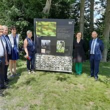 Agnès Vince en visite sur le littoral des lacs alpins