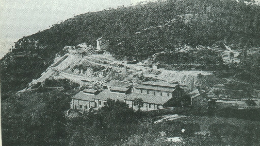 Vue de l'usine de traitement du sulfate de cuivre au début du siècle dernier.