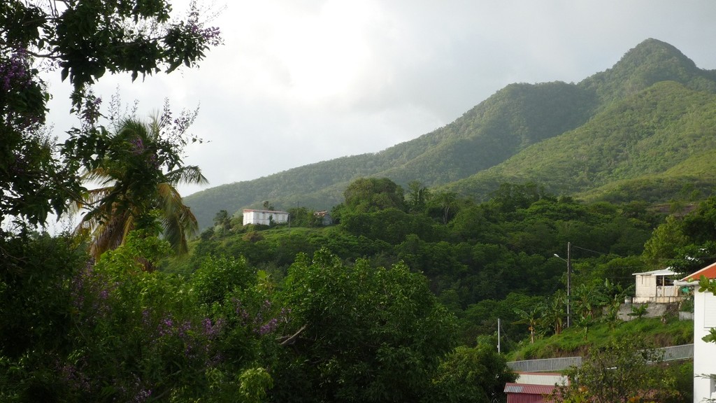 Pointe de Vieux Fort et monts Caraïbes