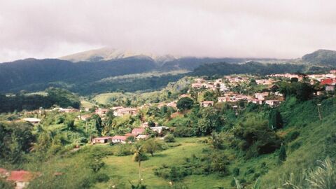 Montagne, mornes et pitons, les silhouettes puissantes du Nord martiniquais. 