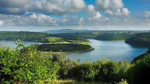 La vallée de l’Aulne et le Ménez Hom, deux sites atypiques à l’arrière du littoral