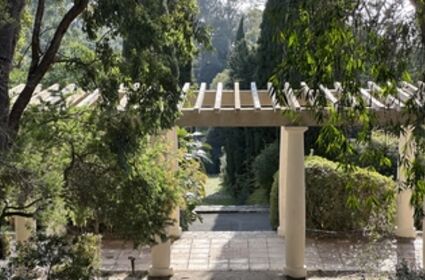 Inauguration de la pergola restaurée au Domaine du Rayol