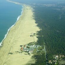 A Labenne-Océan (40), le Conservatoire du littoral achète l'ancien centre Hélio-Marin pour restaurer l'espace dunaire.